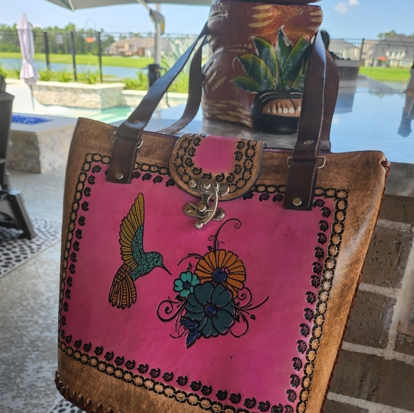 Hand Tooled Hammingbird Shoulder Handbag - Picture 4 of 16